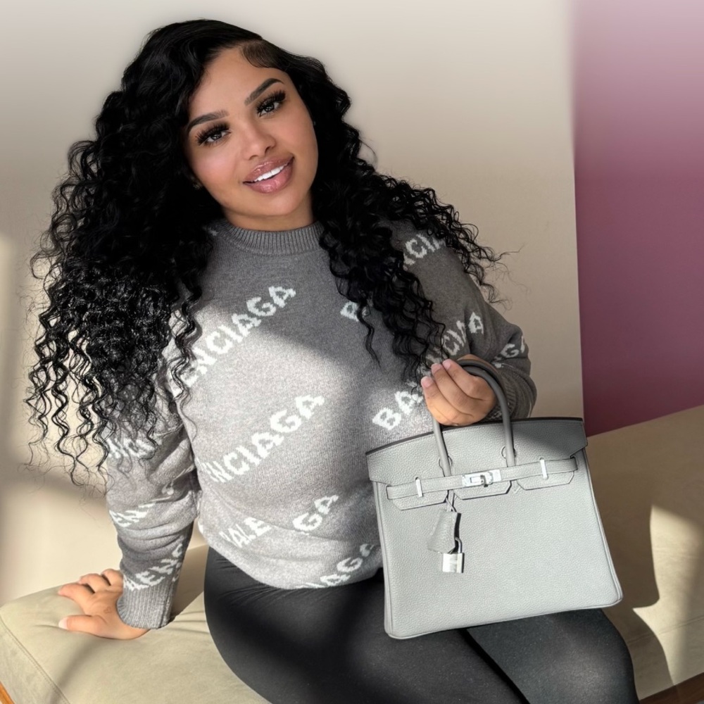 Meet your Posher, Mila